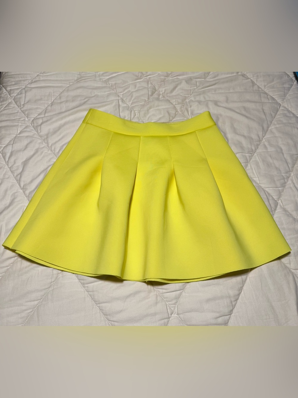 Banana Republic Twee Style Pleated Scuba Skirt in Highlighter Yellow size 6